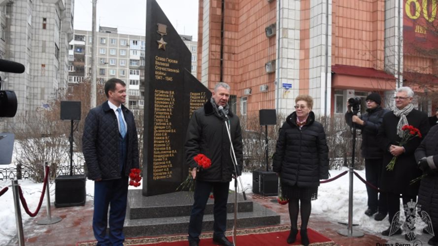 В Перми сотрудники и военнослужащие Росгвардии приняли участие в торжественных мероприятиях, посвященных Дню Героев Отечества