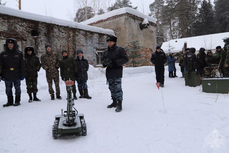 В Перми сотрудники и военнослужащие Росгвардии провели показательные выступления на международном слете юных патриотов 