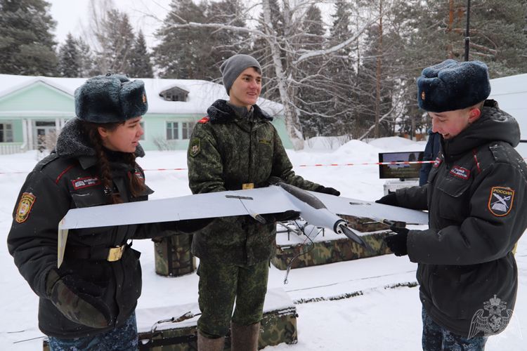 В Перми сотрудники и военнослужащие Росгвардии провели показательные выступления на международном слете юных патриотов 