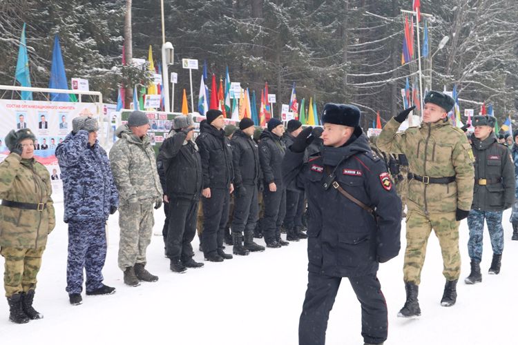 В Перми сотрудники и военнослужащие Росгвардии провели показательные выступления на международном слете юных патриотов 
