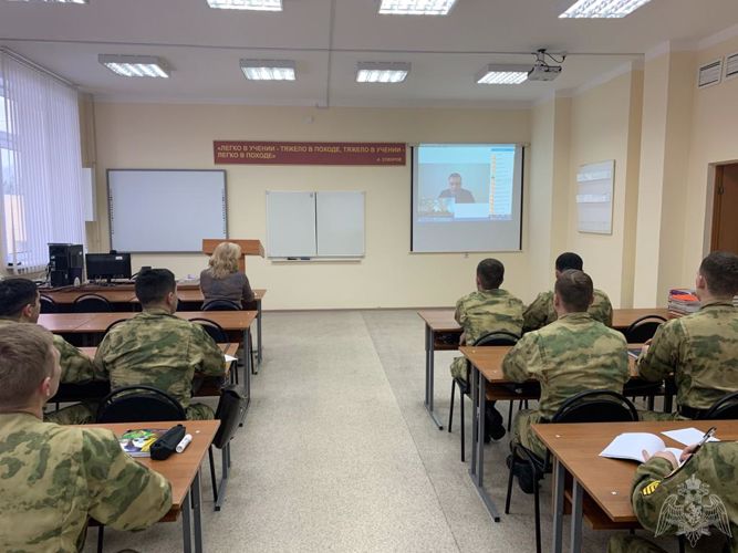 В Перми прошло онлайн-занятие на тему «Мошенничество в банковской сфере» для курсантов ПВИ 
