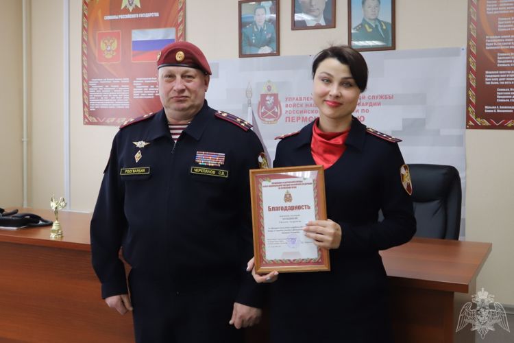 Врио начальника Управления Росгвардии по Пермскому краю наградил сотрудников и военнослужащих, принимавших участие в творческих конкурсах 