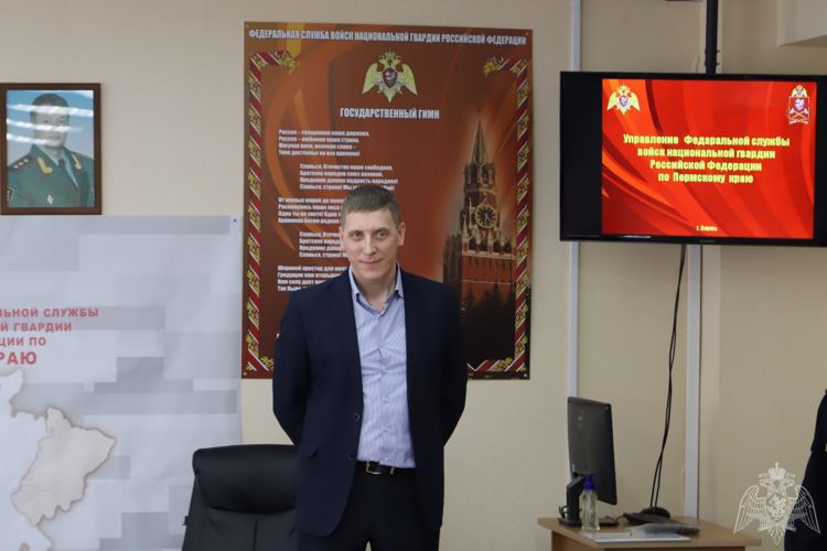Врио начальника Управления Росгвардии по Пермскому краю наградил сотрудников и военнослужащих, принимавших участие в творческих конкурсах 