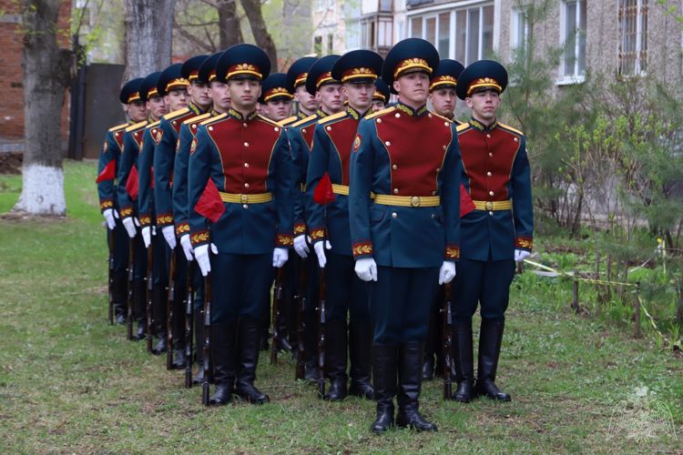 В Перми сотрудники и военнослужащие Росгвардии поздравили с Днем Победы ветеранов Великой Отечественной войны 