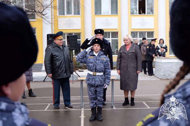Кадетам-новобранцам Пермского президентского кадетского училища Росгвардии вручили удостоверения