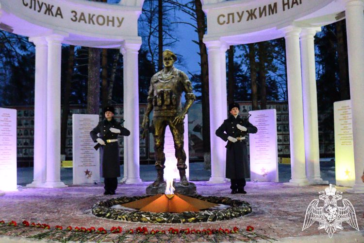 В Перми кадеты и сотрудники Росгвардии приняли участие в торжественных мероприятиях, посвященных Дню Героев Отечества