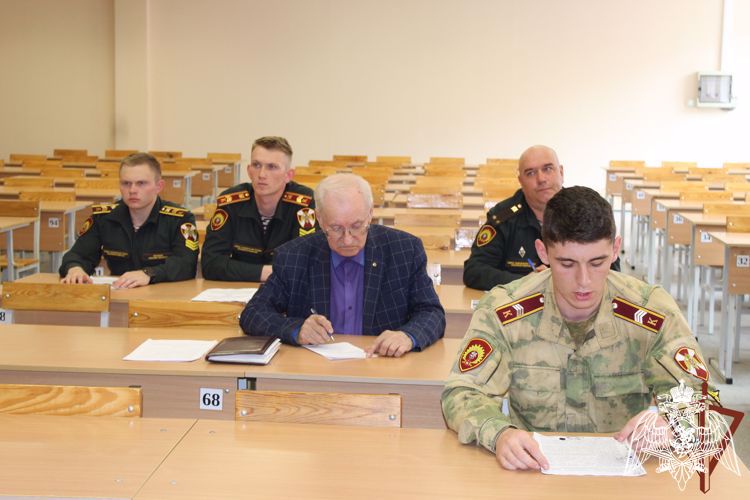 Военнослужащие Пермского военного института Росгвардии приняли участие в межрегиональном круглом столе