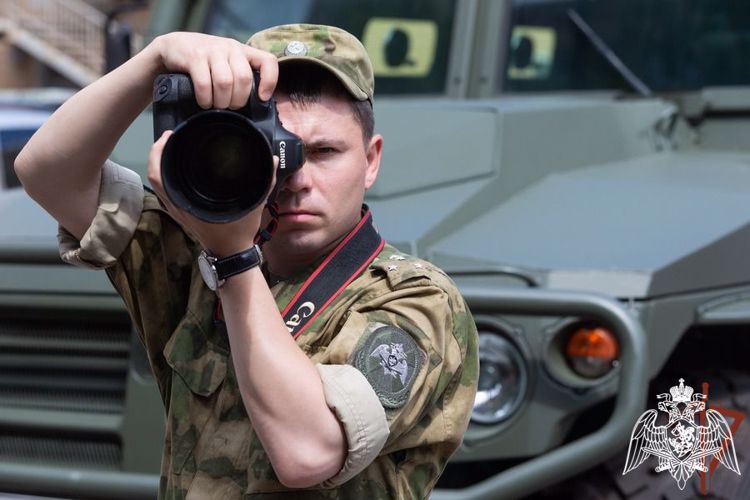 Военные фотографы Росгвардии отмечают профессиональный праздник