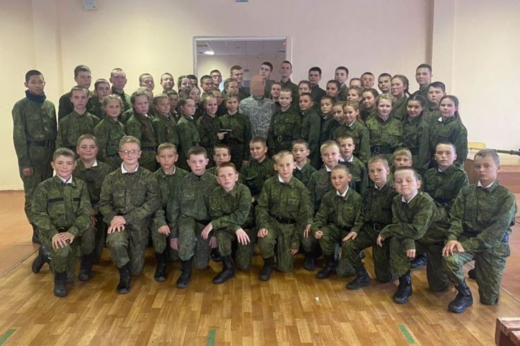 В Перми сотрудники Росгвардии провели для школьников урок мужества