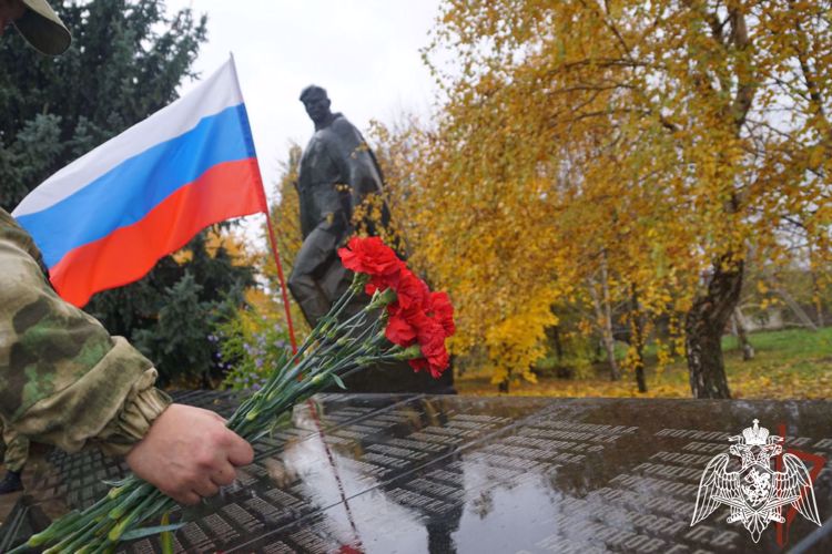 Росгвардейцы восстановили памятник погибшим в годы Великой отечественной войны