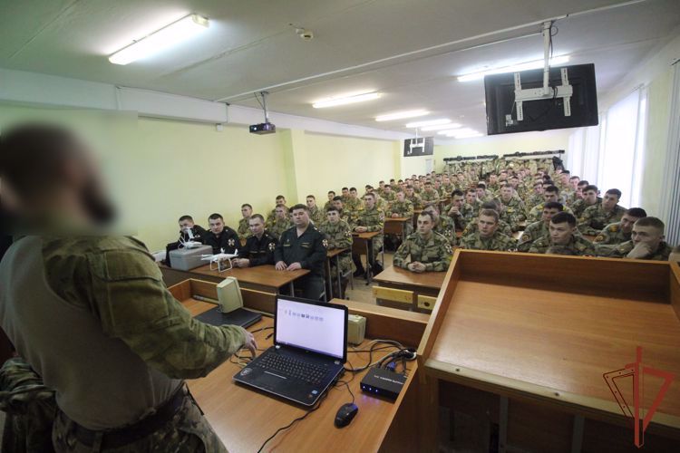 На базе Пермского военного института Росгвардии специалисты военно-спортивной подготовки «Стрелец» провели занятие для курсантов