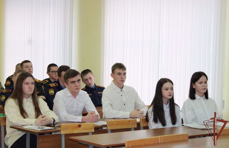 В Пермском военном институте Росгвардии прошел круглый стол, посвящённый 80-летию со дня Победы в Сталинградской битве