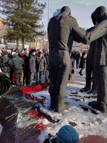 В Перми руководитель совета ветеранов Управления Росгвардии по Пермскому краю принял участие в торжественной церемонии возложения цветов к мемориалу «Разорванное братство»