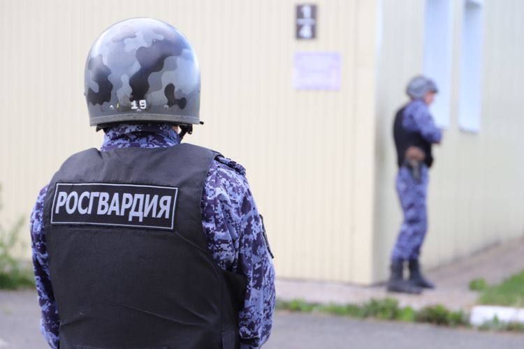 В Перми сотрудники вневедомственной охраны Росгвардии задержали двух подозреваемых в совершении кражи 