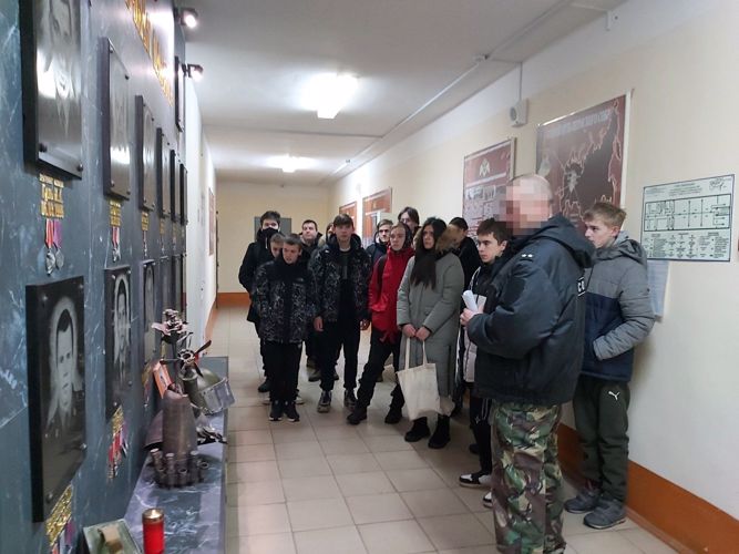 В Прикамье сотрудники Росгвардии провели для школьников урок мужества