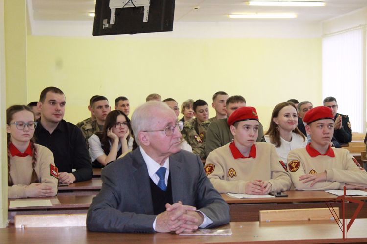 В Пермском военном институте Росгвардии прошел круглый стол, посвящённый 80-летию со дня Победы в Сталинградской битве