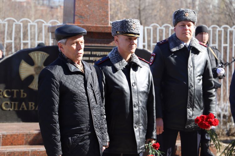 Начальник Управления Росгвардии по Пермскому краю принял участие в траурном мероприятии