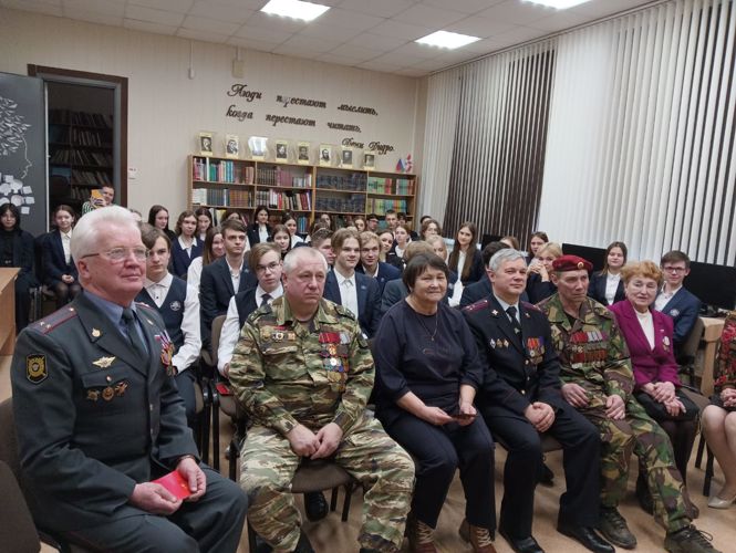 В Перми в рамках Всероссийской акции «Дни Росгвардии» ветераны ведомства провели урок мужества