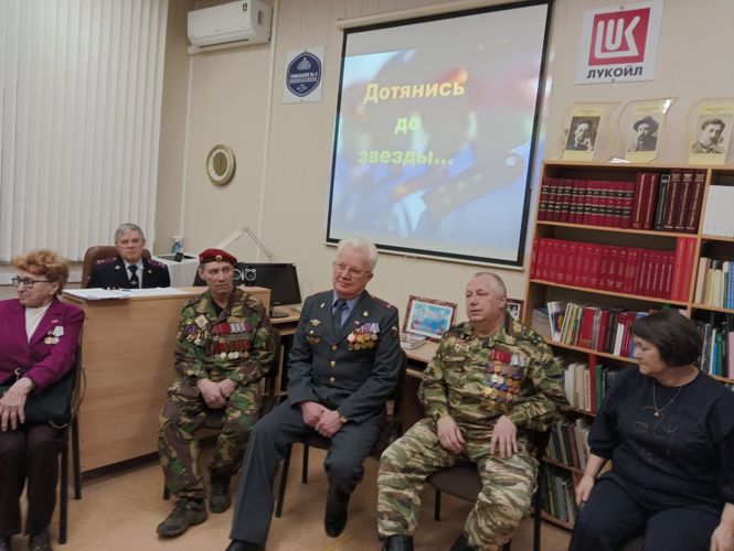 В Перми в рамках Всероссийской акции «Дни Росгвардии» ветераны ведомства провели урок мужества