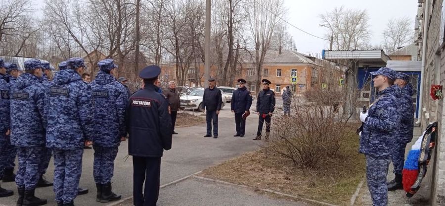 В Пермском крае сотрудники вневедомственной охраны Росгвардии почтили память погибших товарищей в Чеченской республике
