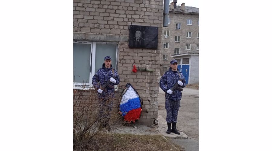 В Пермском крае сотрудники вневедомственной охраны Росгвардии почтили память погибших товарищей в Чеченской республике