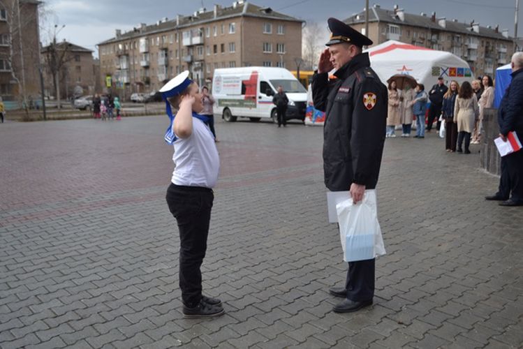 В Пермском крае сотрудники вневедомственной охраны Росгвардии приняли участие в Дне призывника