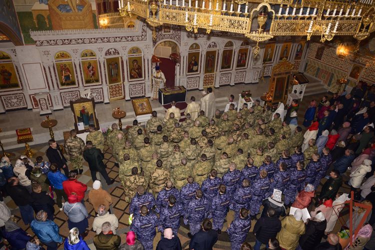 В Главном храме Росгвардии прошла пасхальная служба