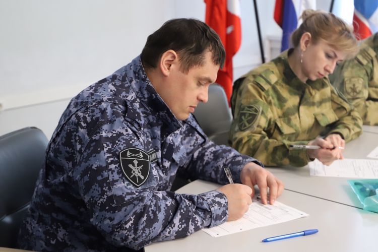 Росгвардейцы Прикамья приняли участие во всероссийской акции «Диктант Победы»