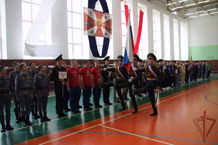В Пермском военном институте Росгвардии прошло первенство по летнему офицерскому четырехборью среди юношей допризывного возраста
