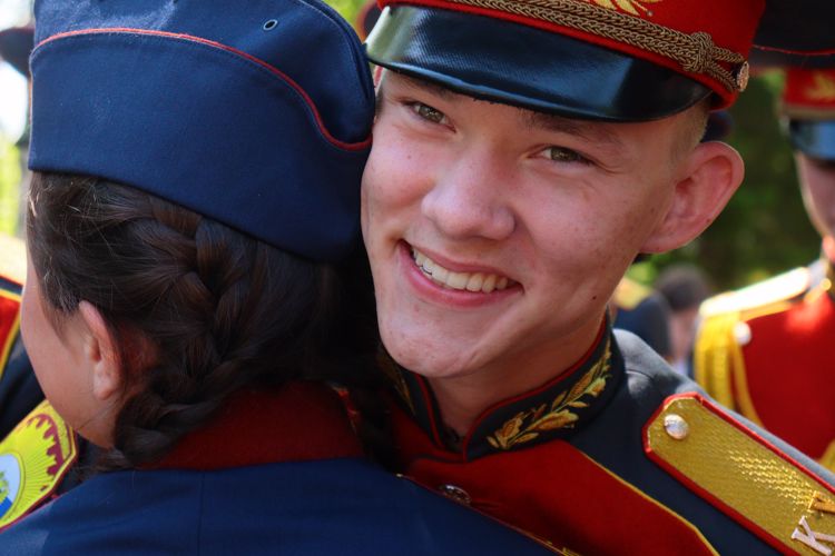 В Пермском президентском кадетском училище им. Героя России Ф. Кузьмина войск национальной гвардии Российской Федерации состоялся праздник Последнего звонка