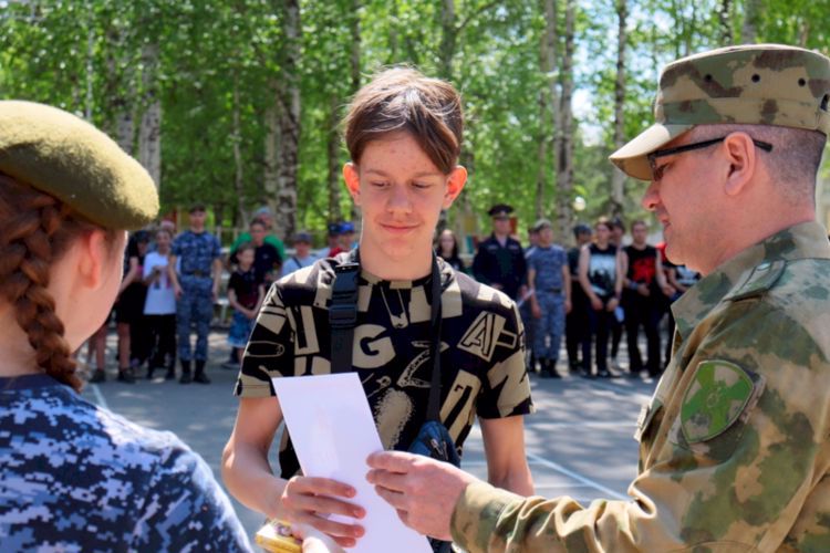 Педагоги Пермского президентского кадетского училища Росгвардии провели военно-спортивную игру для воспитанников школы «Уральское подворье» 