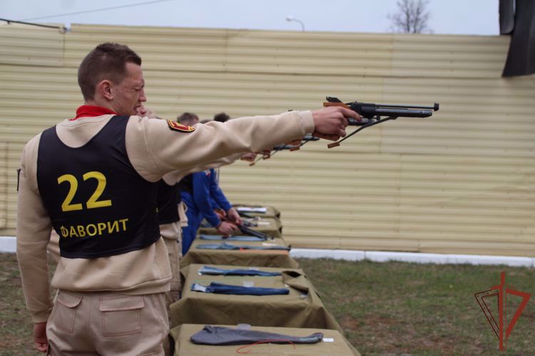 В Пермском военном институте Росгвардии прошло первенство по летнему офицерскому четырехборью среди юношей допризывного возраста