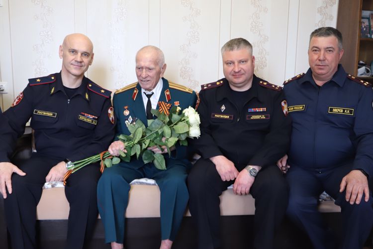 Начальник Управления Росгвардии по Пермскому краю поздравил с Днем Победы пермских ветеранов Великой Отечественной войны 
