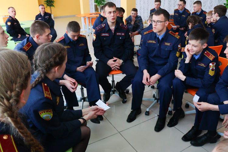 В Перми сотрудники и ветераны Росгвардии провели классный час для воспитанников Пермского президентского кадетского училища