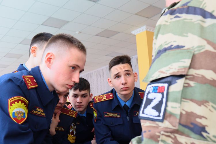 В Перми сотрудники и ветераны Росгвардии провели классный час для воспитанников Пермского президентского кадетского училища