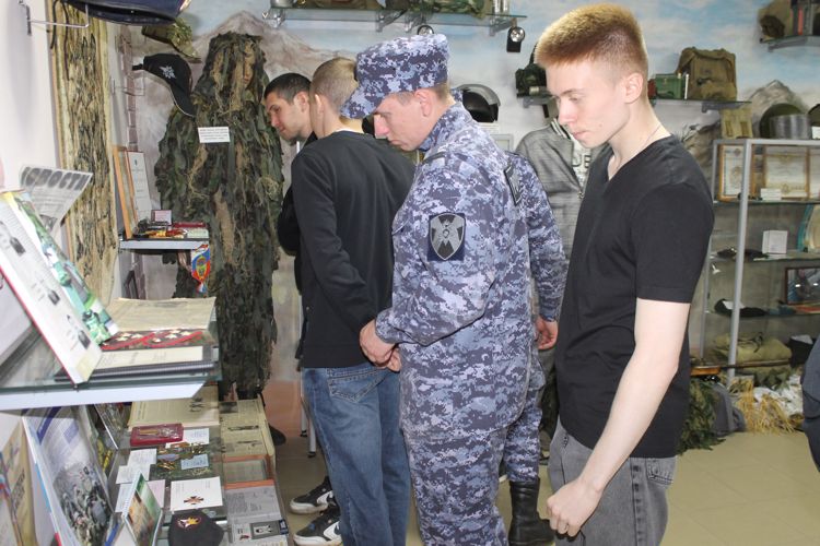 Сотрудники Управления Росгвардии по Пермскому краю провели экскурсию для сотрудников ведомства