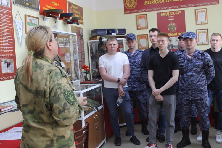 Сотрудники Управления Росгвардии по Пермскому краю провели экскурсию для сотрудников ведомства