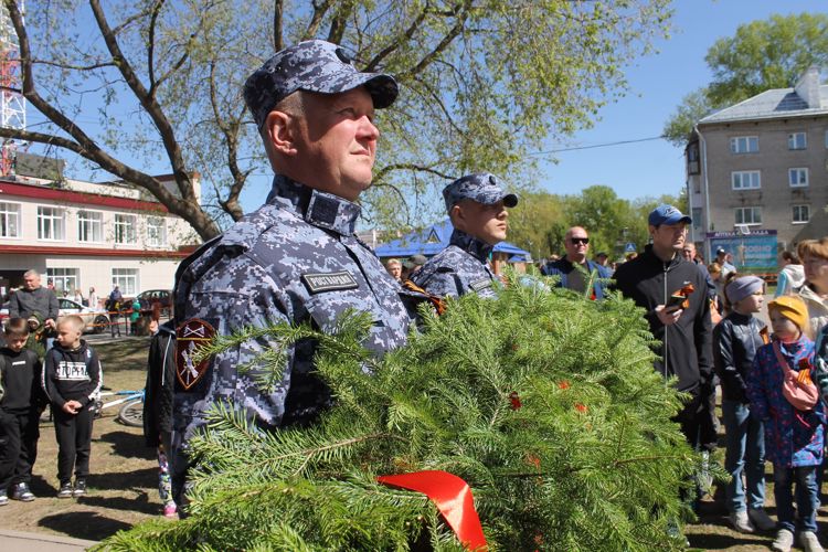 В Прикамье в день Великой Победы военнослужащие Росгвардии приняли участие в торжественных мероприятиях