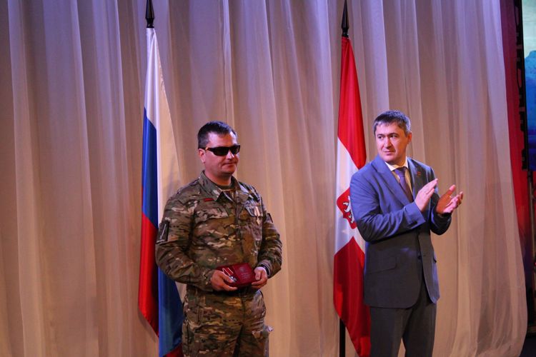Начальник Управления Росгвардии по Пермскому краю генерал-майор полиции Борис Бородавин принял участие в торжественном чествовании Героев Прикамья