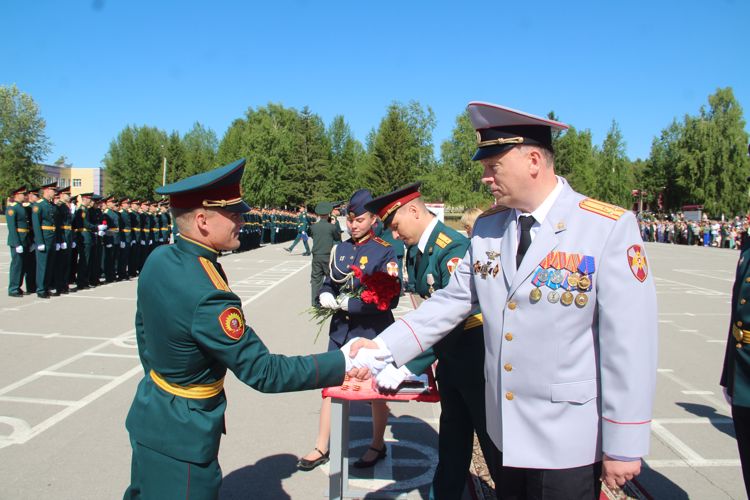 В Пермском военном институте Росгвардии состоялся выпуск офицеров