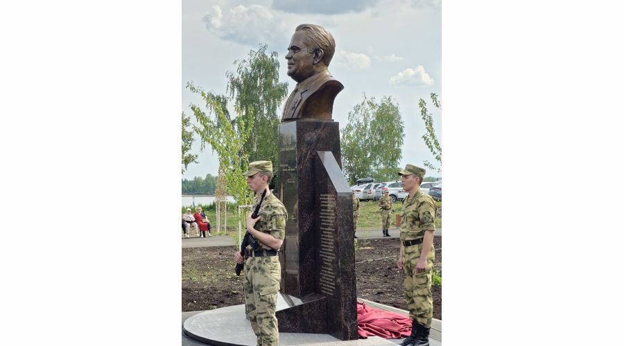 В Перми военнослужащие Росгвардии  приняли участие в открытии памятника Леониду Николаевичу Козлову