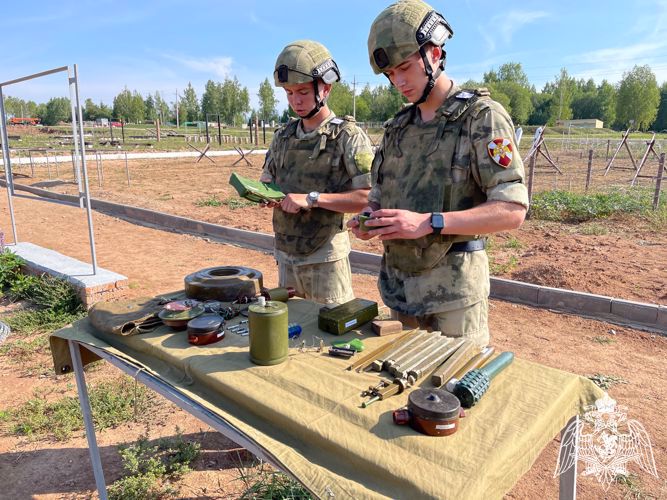 Курсанты Пермского военного института Росгвардии сдали экзамен по инженерной разведке