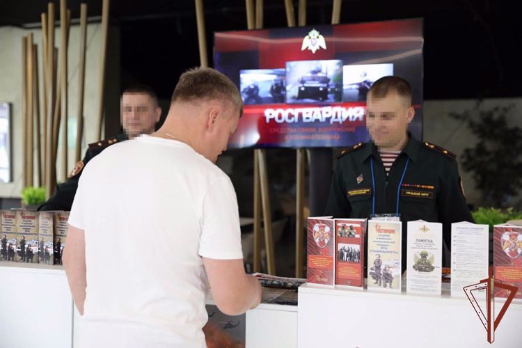 В преддверии Дня оружейника выставки вооружения и военной техники Росгвардии проходят по всей стране