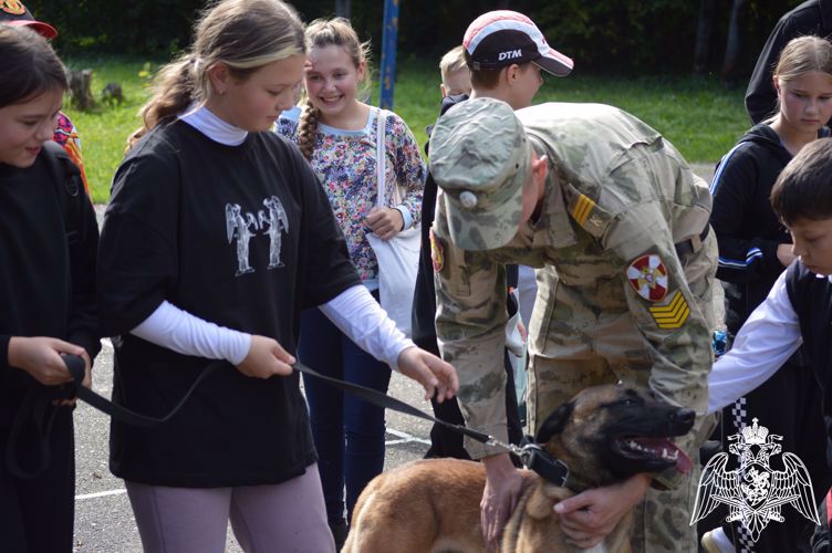 Курсанты Пермского военного института Росгвардии приняли участие в церемонии открытия Всероссийских соревнований по служебному собаководству