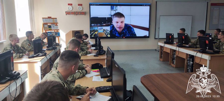 В Пермском военном институте Росгвардии прошла прямая линия с курсантами факультета связи