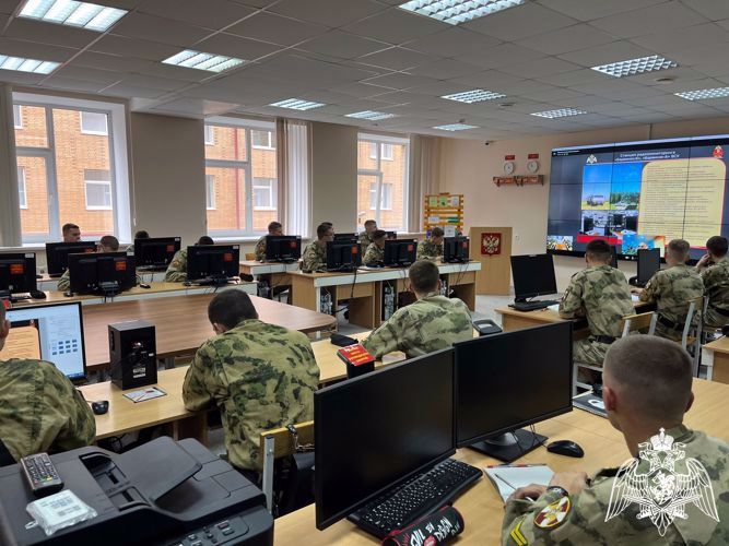 В Пермском военном институте Росгвардии прошла прямая линия с курсантами факультета связи