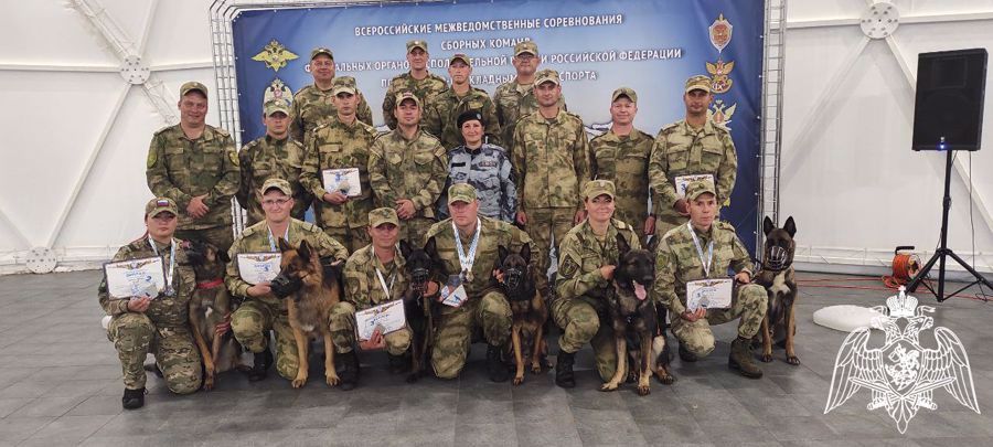 Военнослужащие Пермского военного института Росгвардии стали призерами во Всероссийских соревнованиях кинологов по многоборью