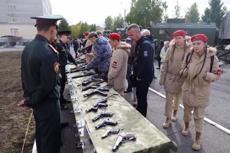 Курсанты Пермского военного института Росгвардии приняли военную присягу