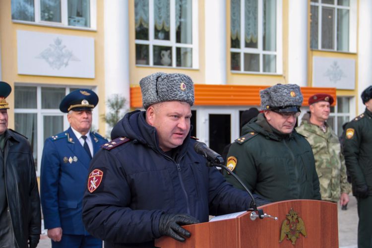 В Перми заместитель начальника регионального Управления Росгвардии вручил вручил удостоверения кадетам-новобранцам