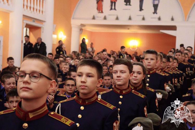 Росгвардейцы провели  урок мужества для пермских кадет в честь дня Героев Отечества